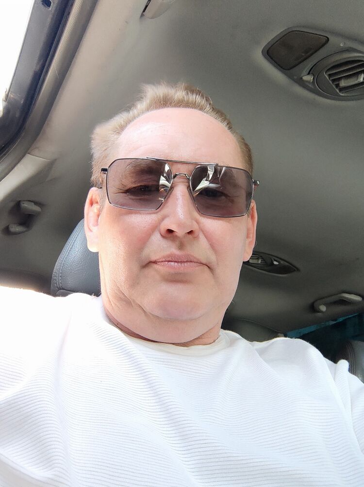 45239981  Igor, 52 ,    