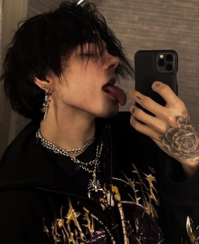  27917101  , 24 ,    -