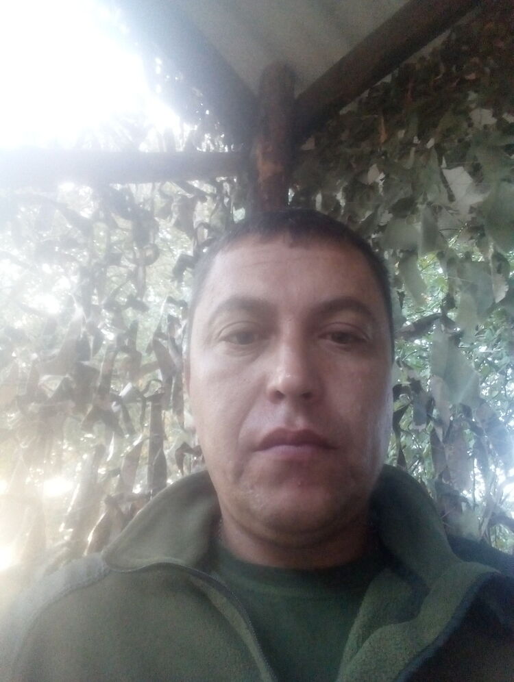  ,   Nik, 44 ,   