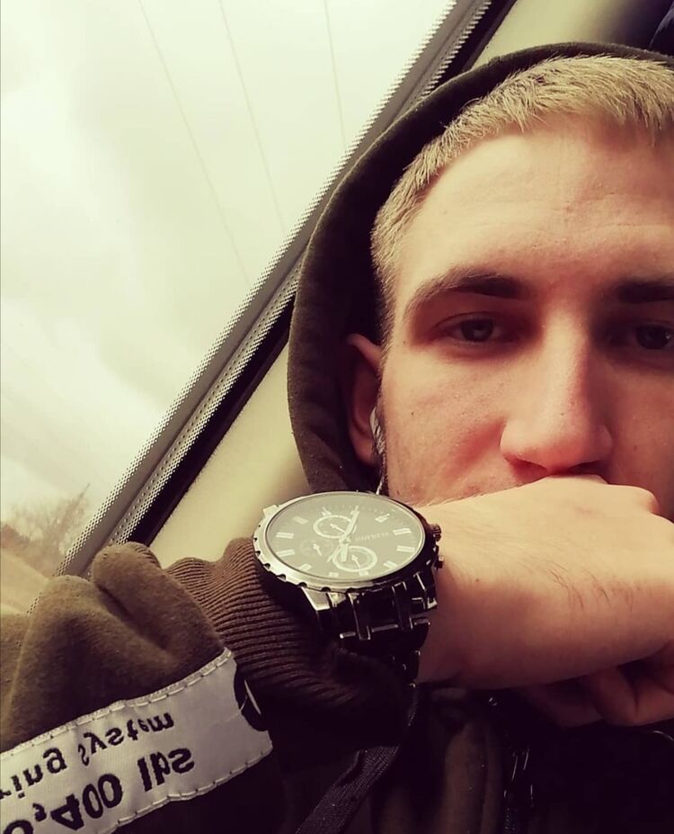  24251441  Andrii, 24 ,    