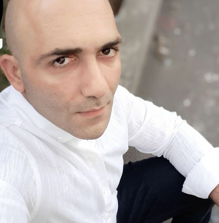  48654391  David, 41 ,    