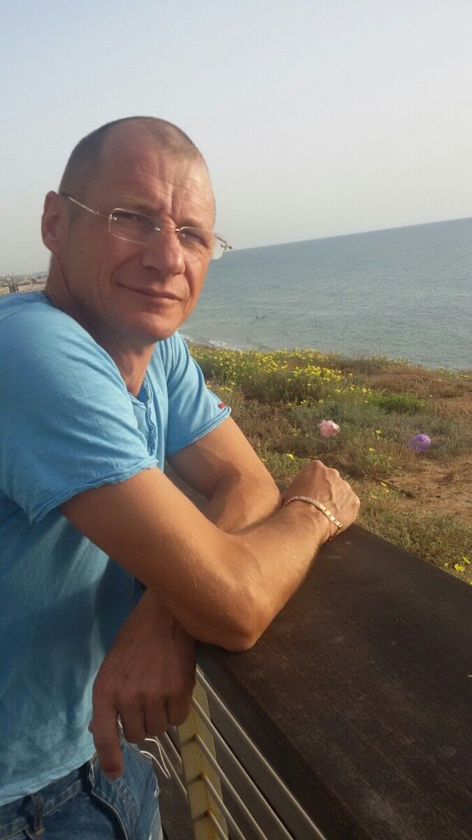  ,   Artur, 54 ,   ,   , c 