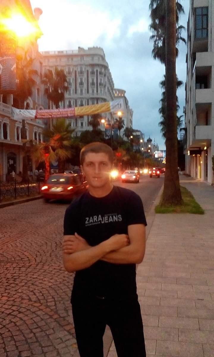  10515261  Lasha, 40 ,    