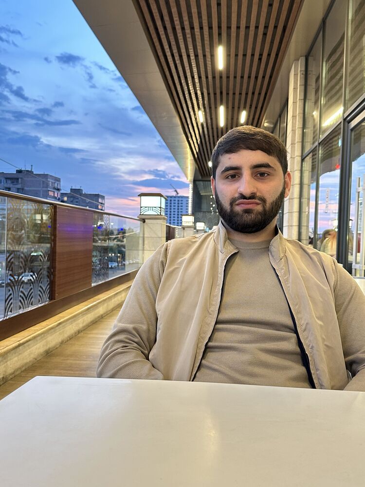  54758681  Hayk, 22 ,    