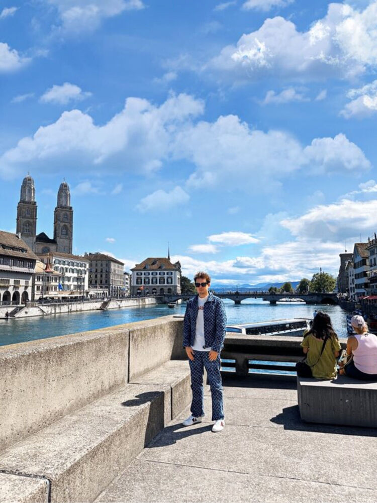  40665331  , 33 ,    -