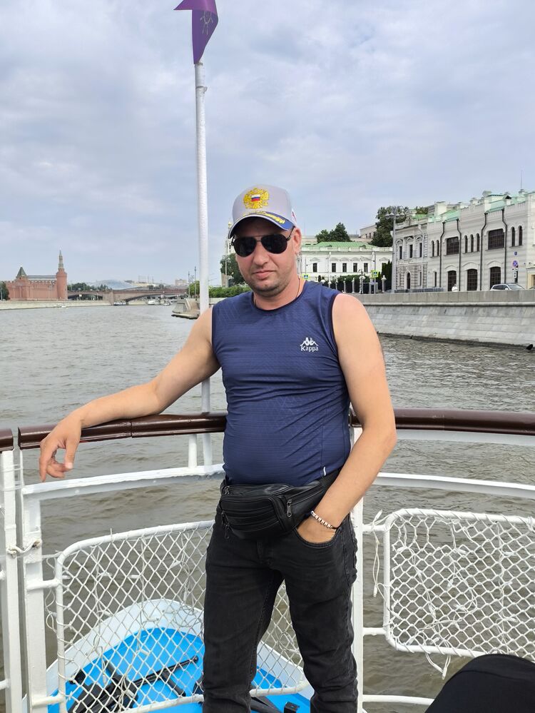  52669351  Eduard, 36 ,    