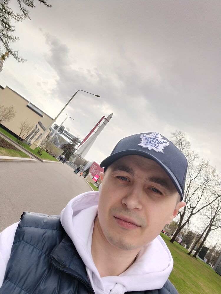  ,   Maxim, 36 ,  