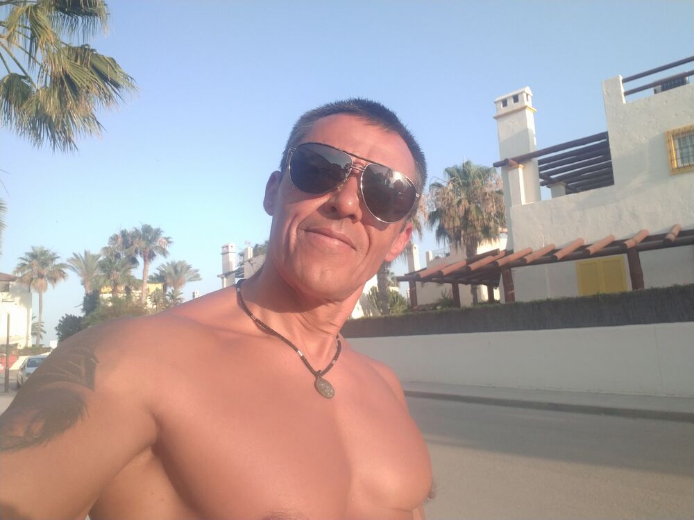  41222681  Ruslan, 42 ,    