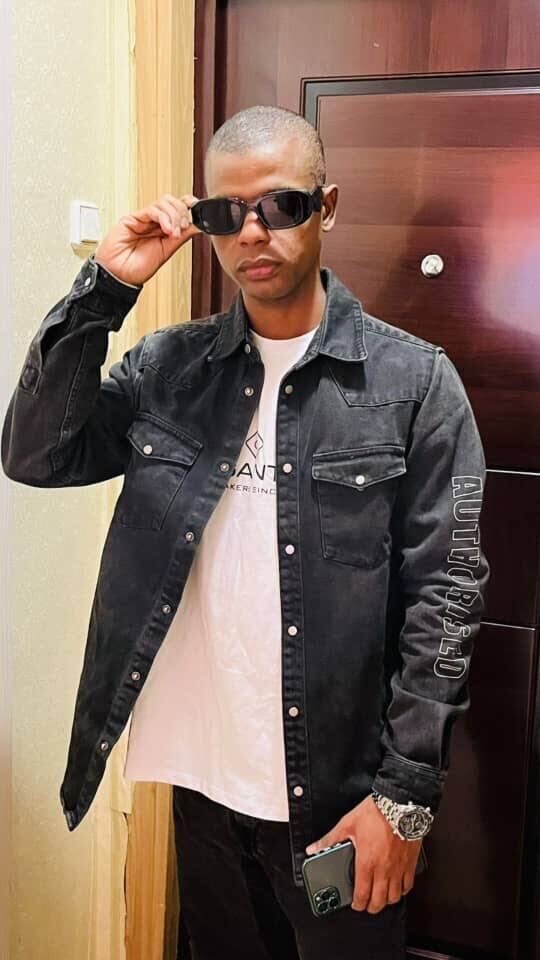  53833461  Michel, 28 ,    