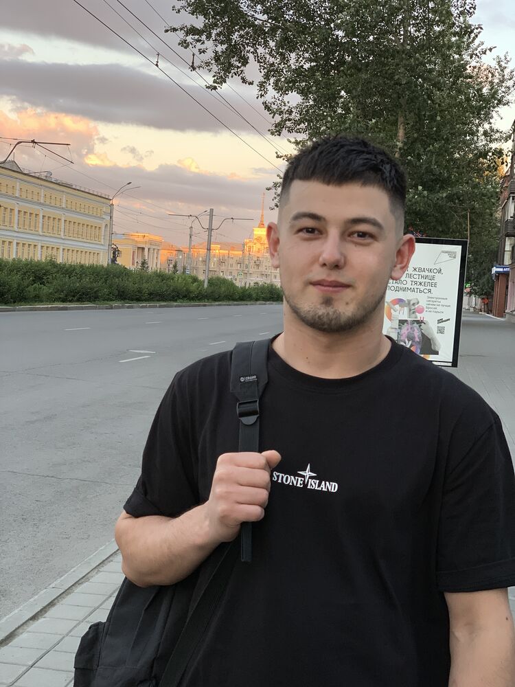  28086941  Kamil, 24 ,    