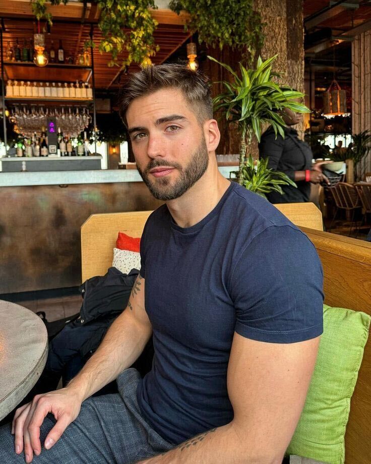  53900531  Anton, 40 ,    