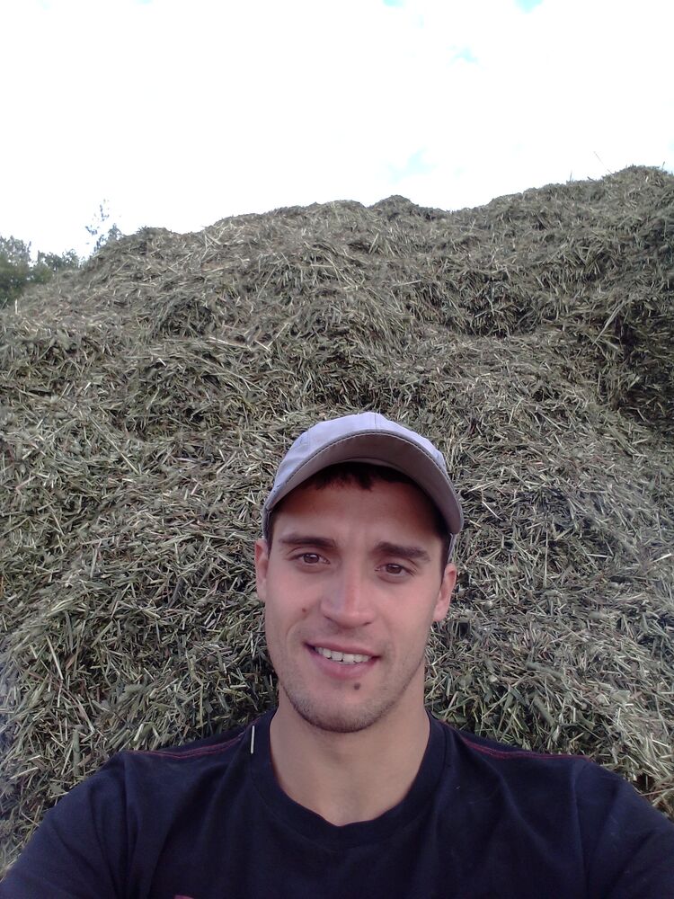  27484701  Artyom, 31 ,    