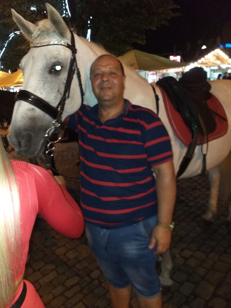  23928301  Roman, 51 ,    