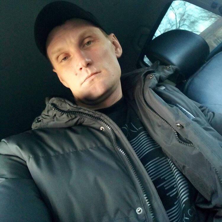  ,   Viktor, 35 ,   ,   