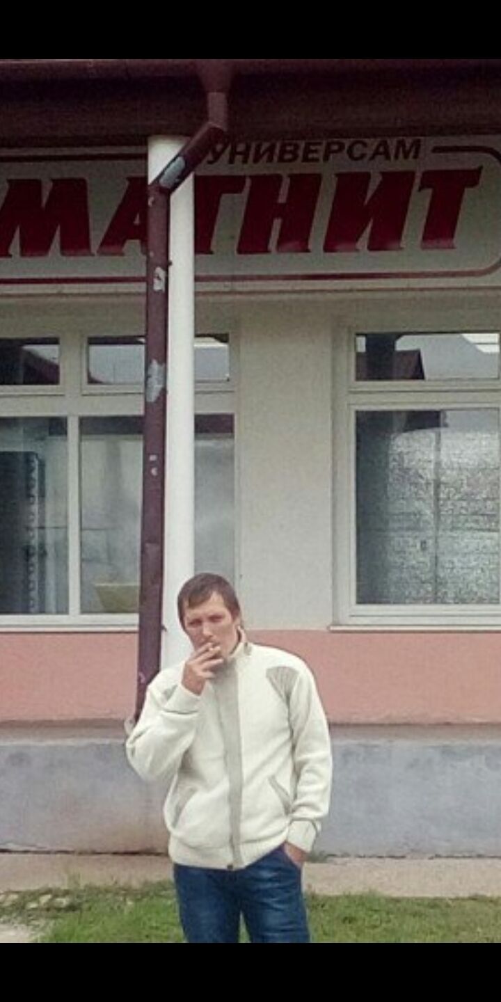  40802871  Alexander, 42 ,    