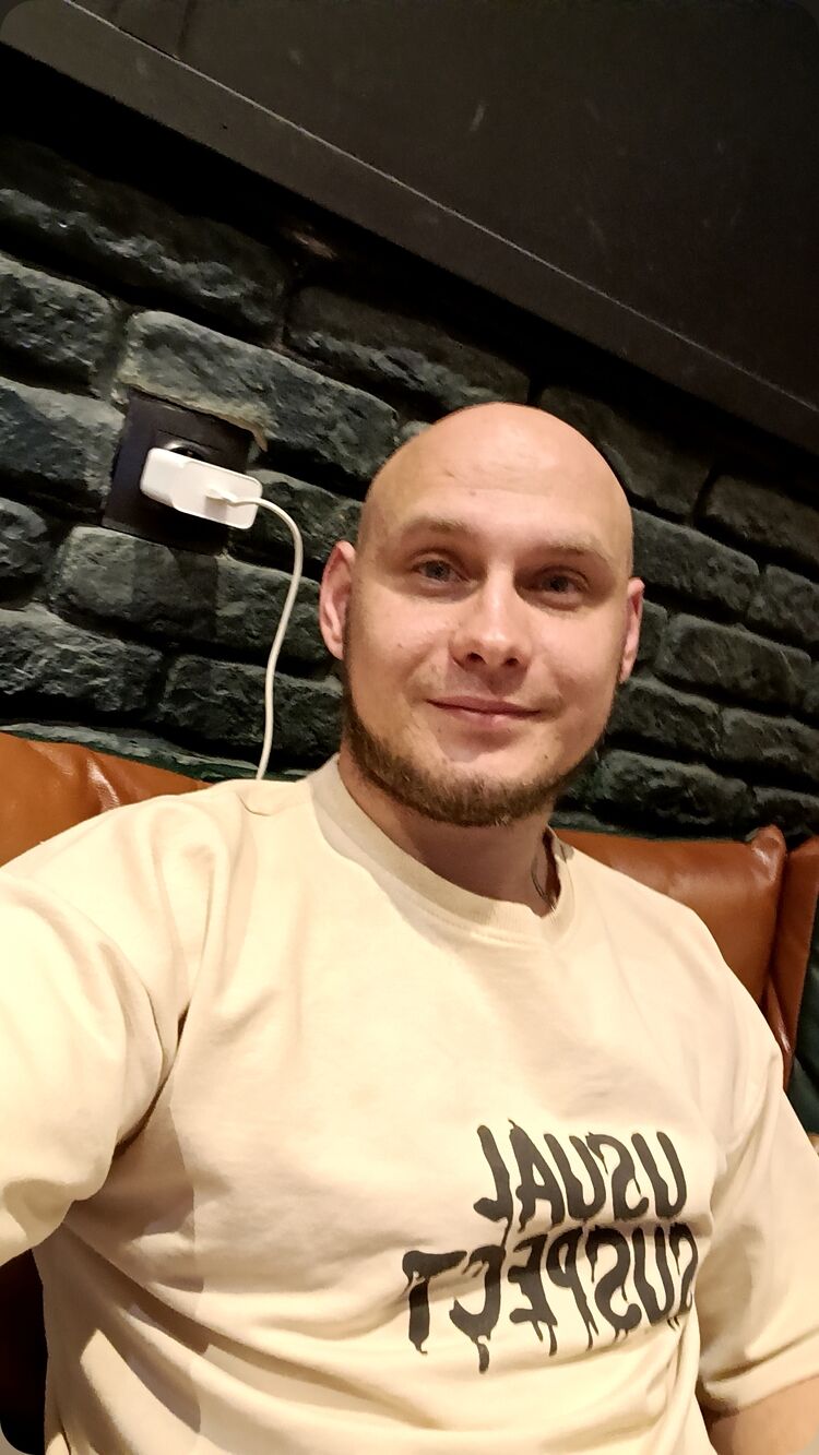  43857361  Igor, 30 ,    
