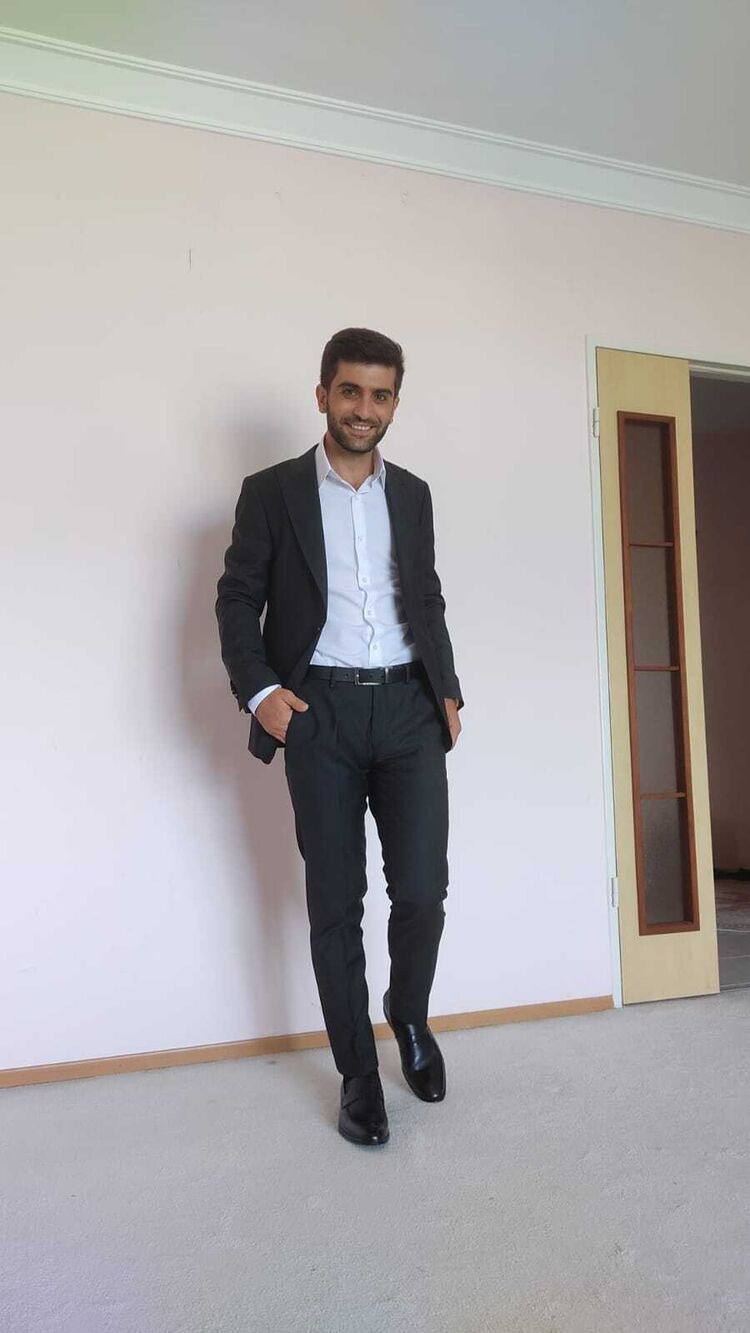  39185481  Mehmet, 32 ,    