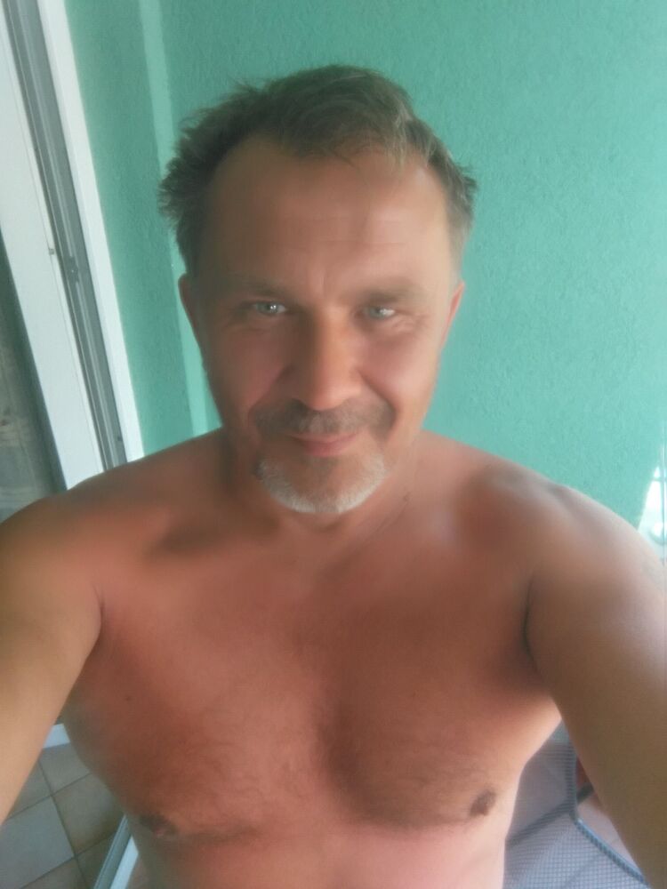  35149531  Milos, 51 ,    Praha