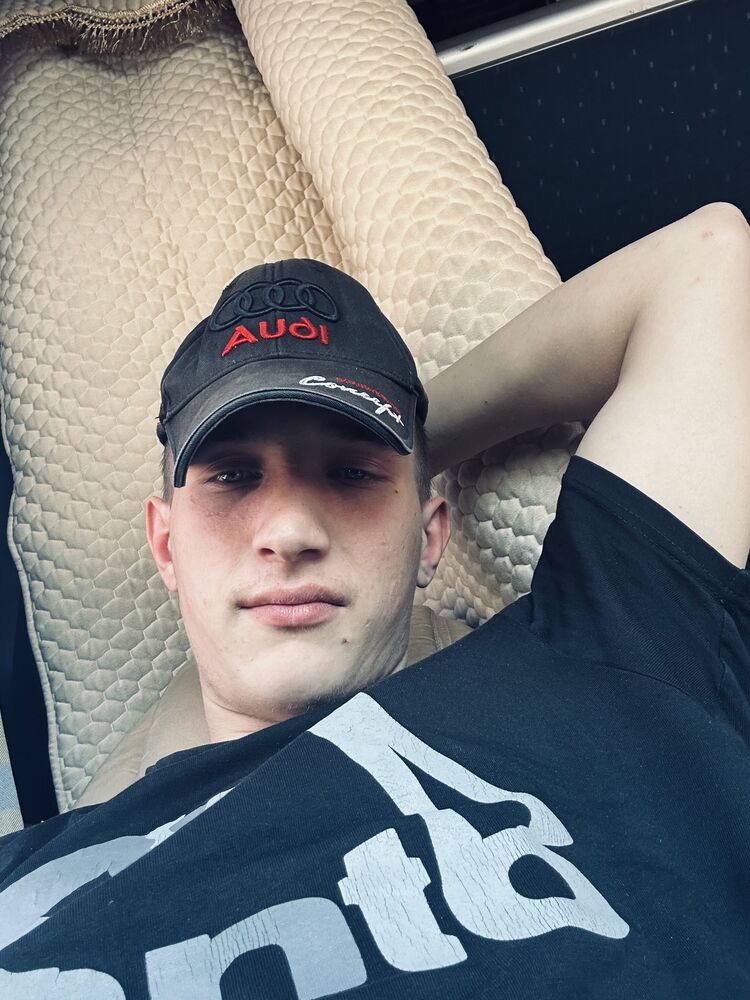  51089581  Ivan, 22 ,    