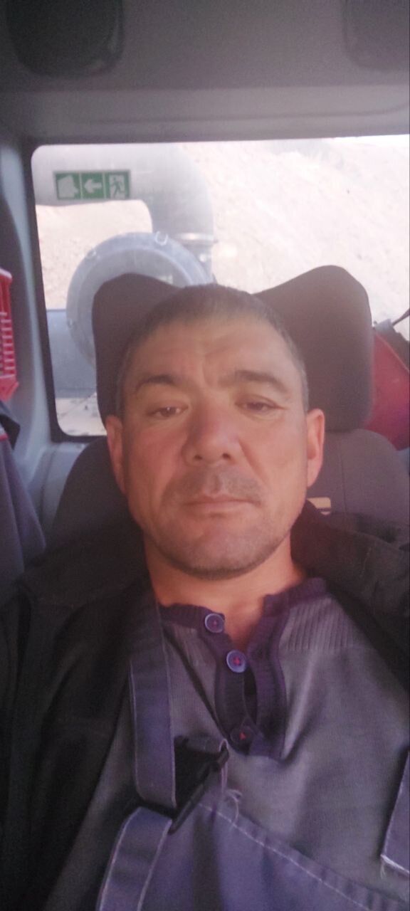  47048081  Arhi, 42 ,    