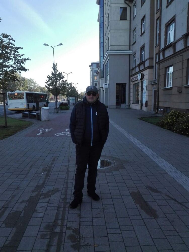  20780351  Fako, 48 ,    