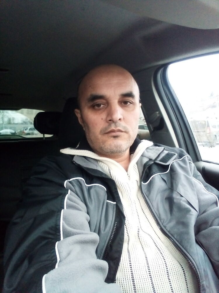  19430881  Karim, 49 ,    -