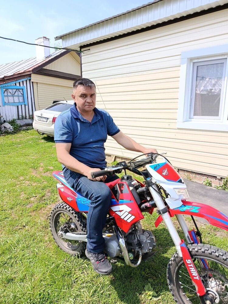  51983311  Ramis, 42 ,     