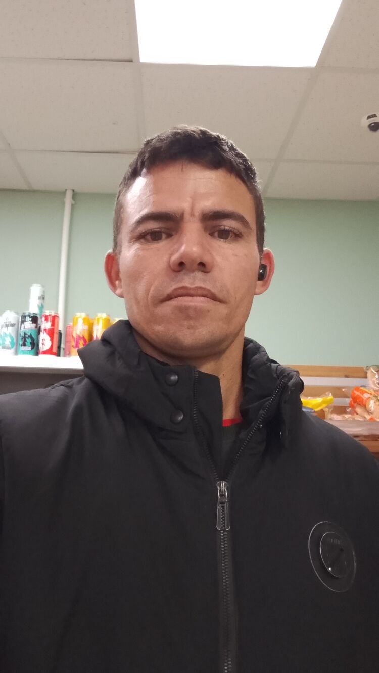  50549351  Omilio, 38 ,    