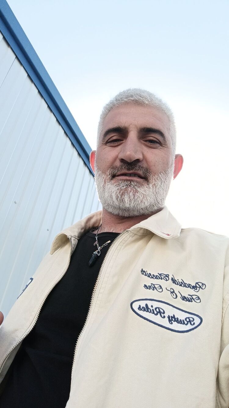  51065061  Gokhan, 46 ,    