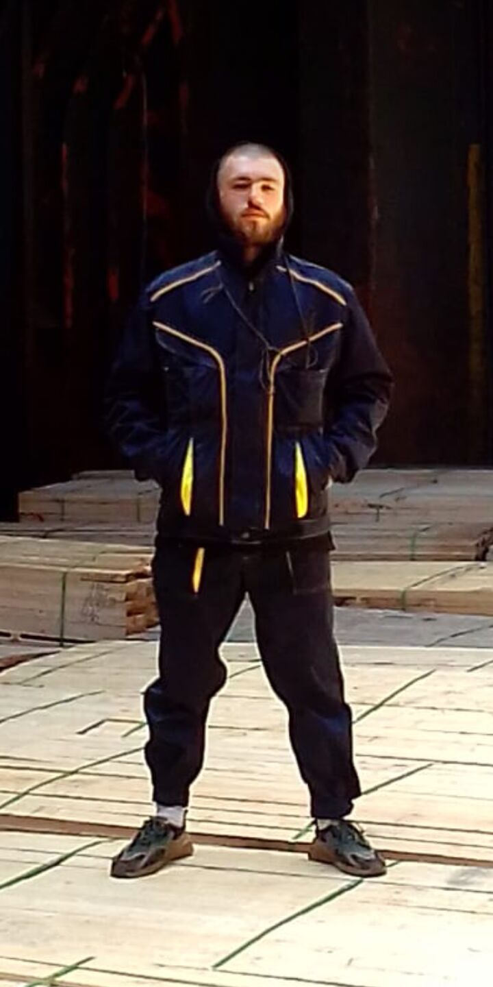  28882721  Anton, 31 ,     