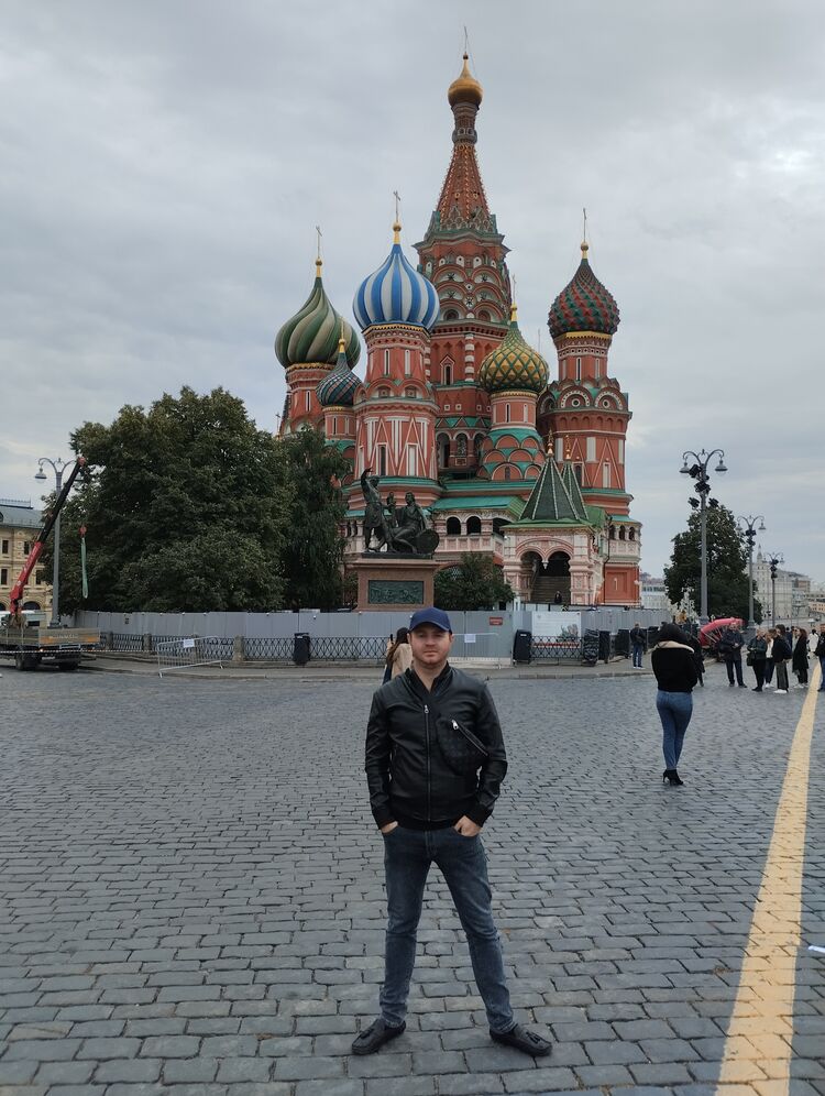  ,   Armen, 32 ,   ,   