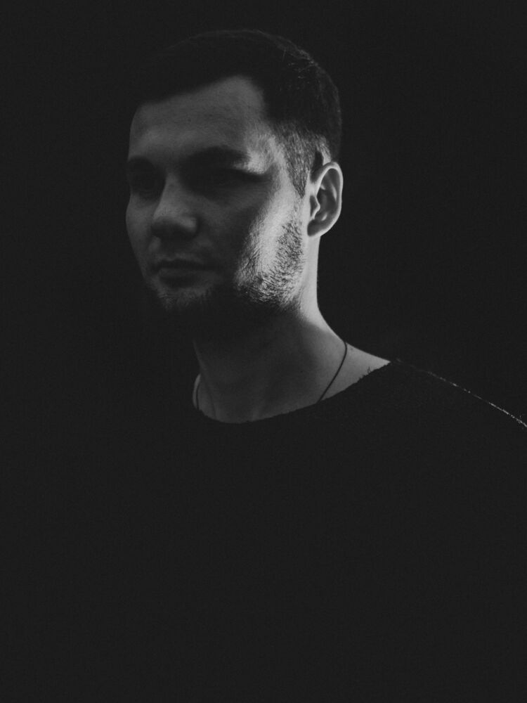  49910701  Vlad, 33 ,    Leyland