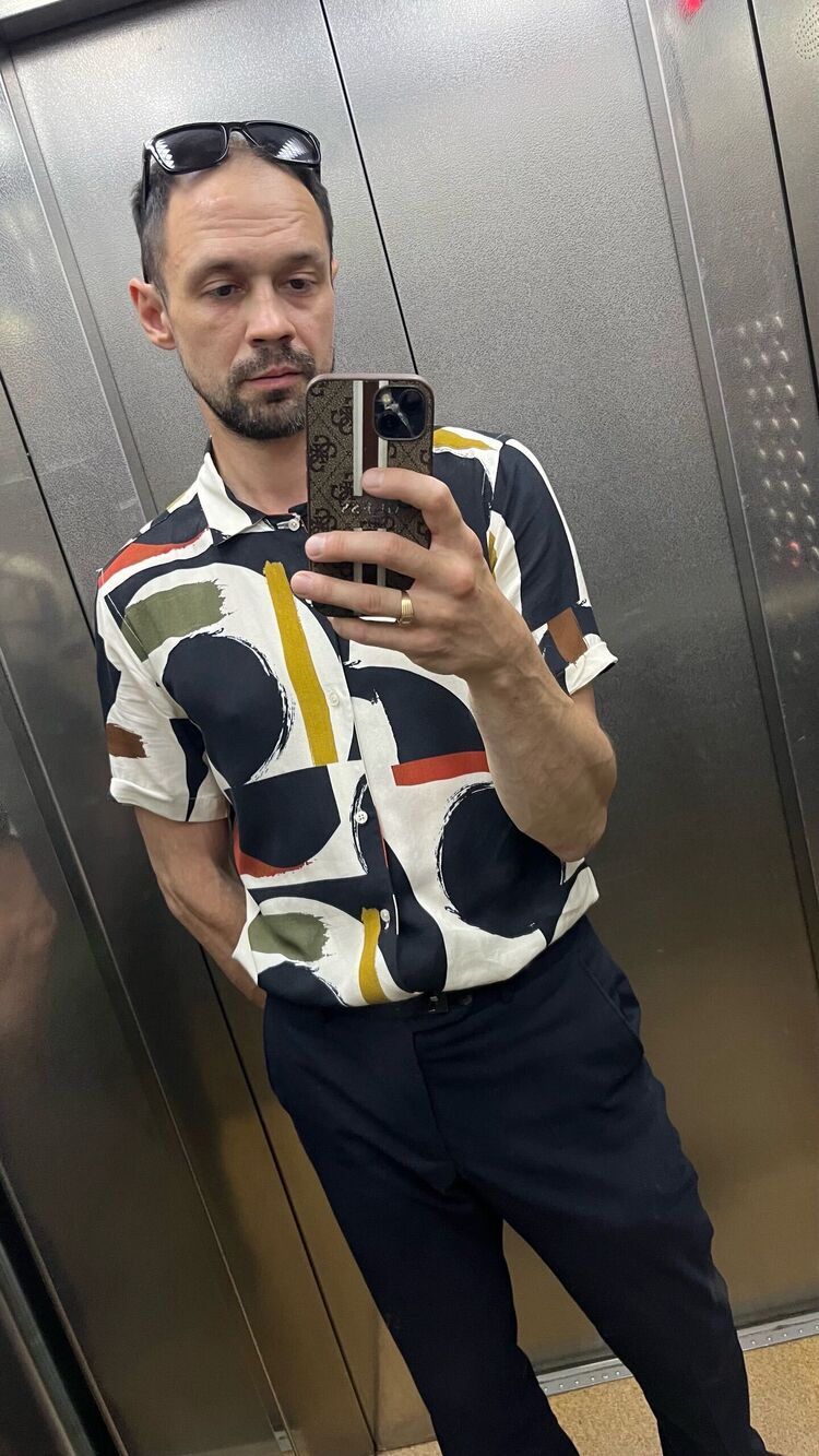  52929661  , 37 ,    
