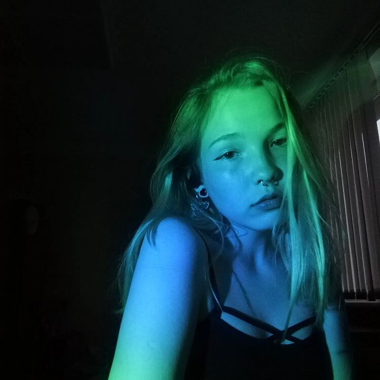  27404581  , 24 ,    -