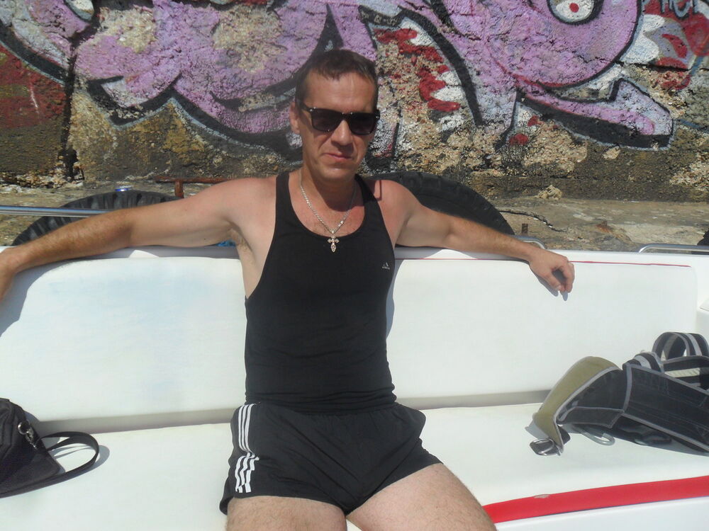 8075921  Roman, 49 ,    
