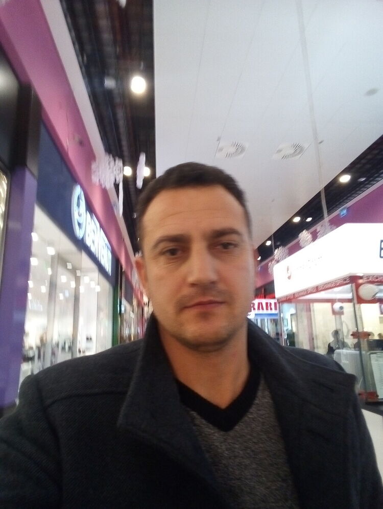  20471061  Viktor, 45 ,    