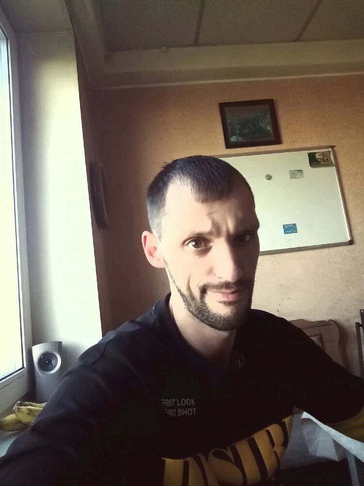  28123211  Artur, 37 ,    -