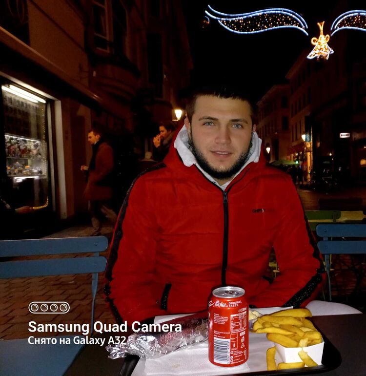  31077431  Nikolas, 29 ,    
