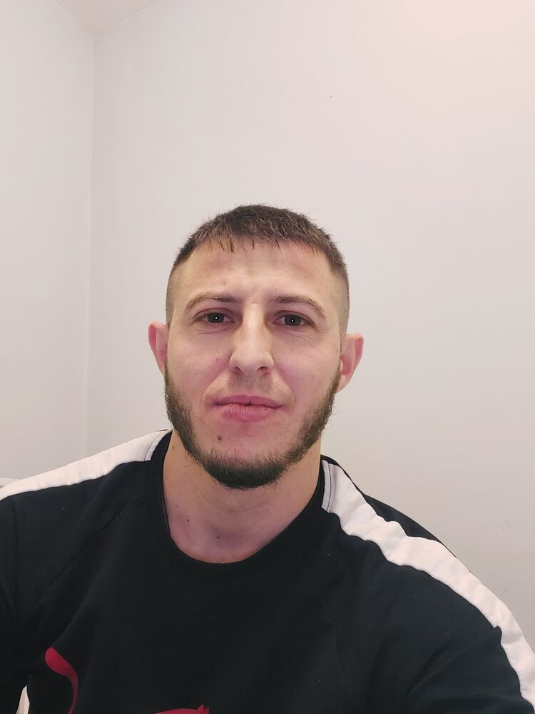  31510721  Andrei, 33 ,    