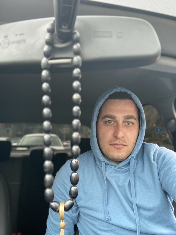  36965341  Artur, 33 ,    