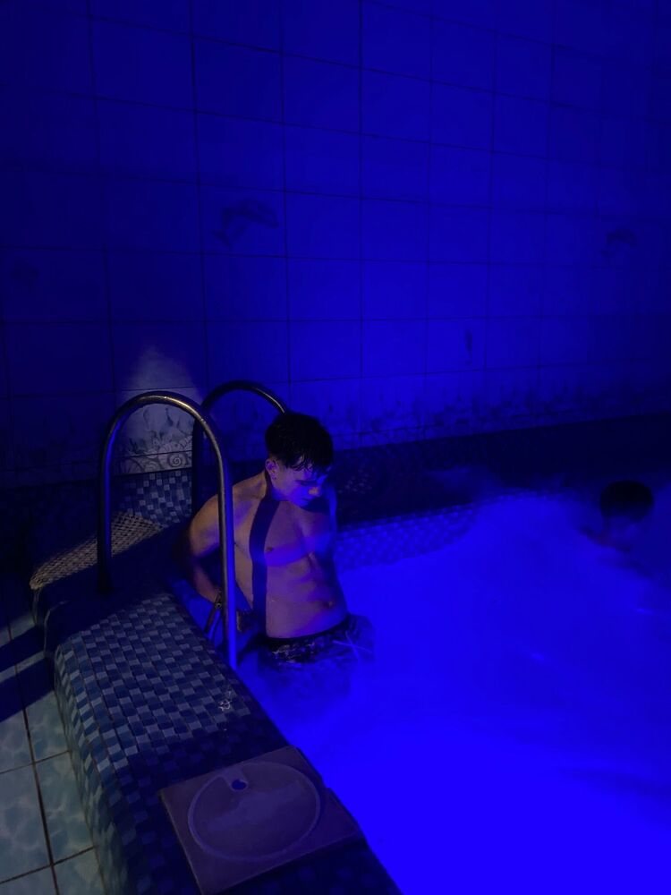  37789501  Stas, 21 ,    