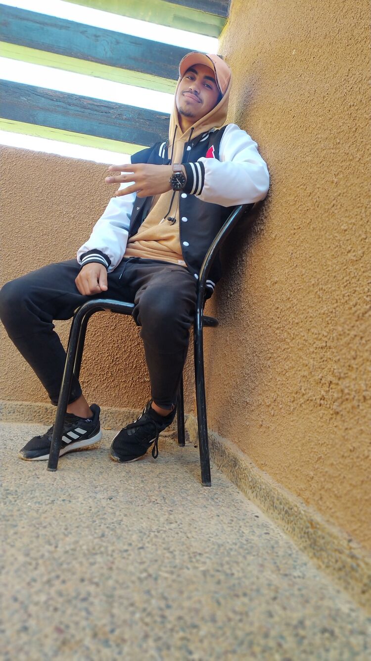  44634311  Abdelhadi, 24 ,    