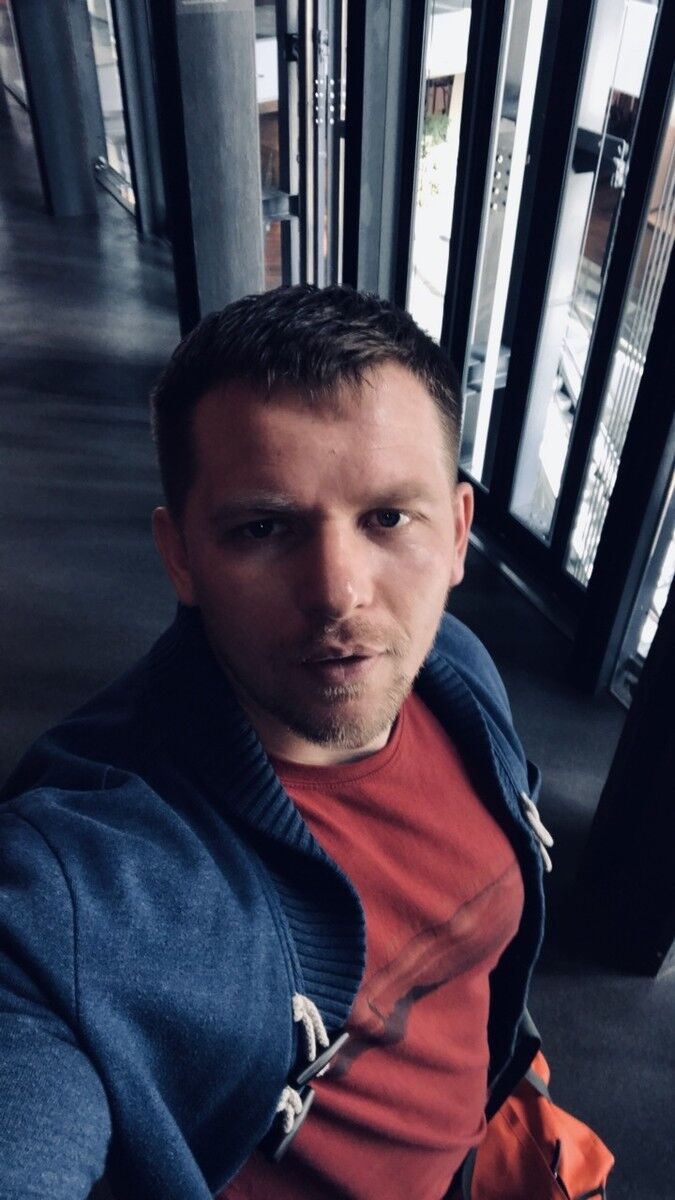  17577861  Sergej, 39 ,    
