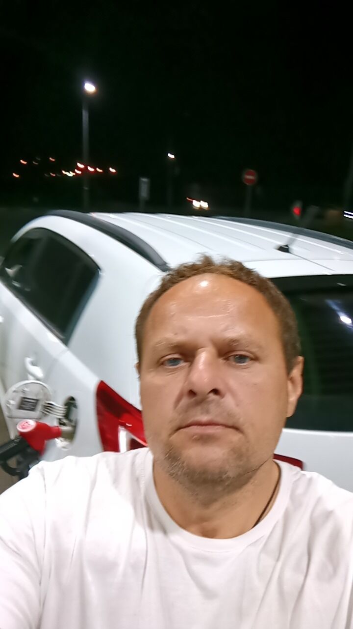  ,   Leon, 44 ,   