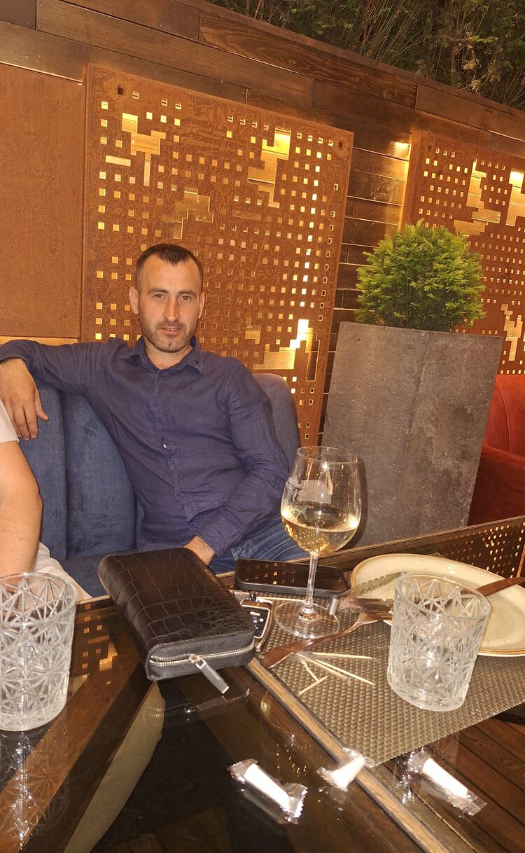  ,   Vadim, 37 ,   ,   