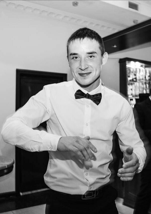  26142511  Alexander, 34 ,    -