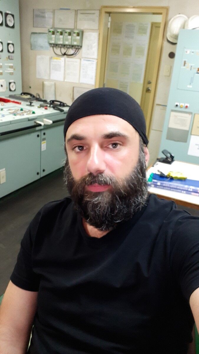  17725971  Gela, 42 ,    