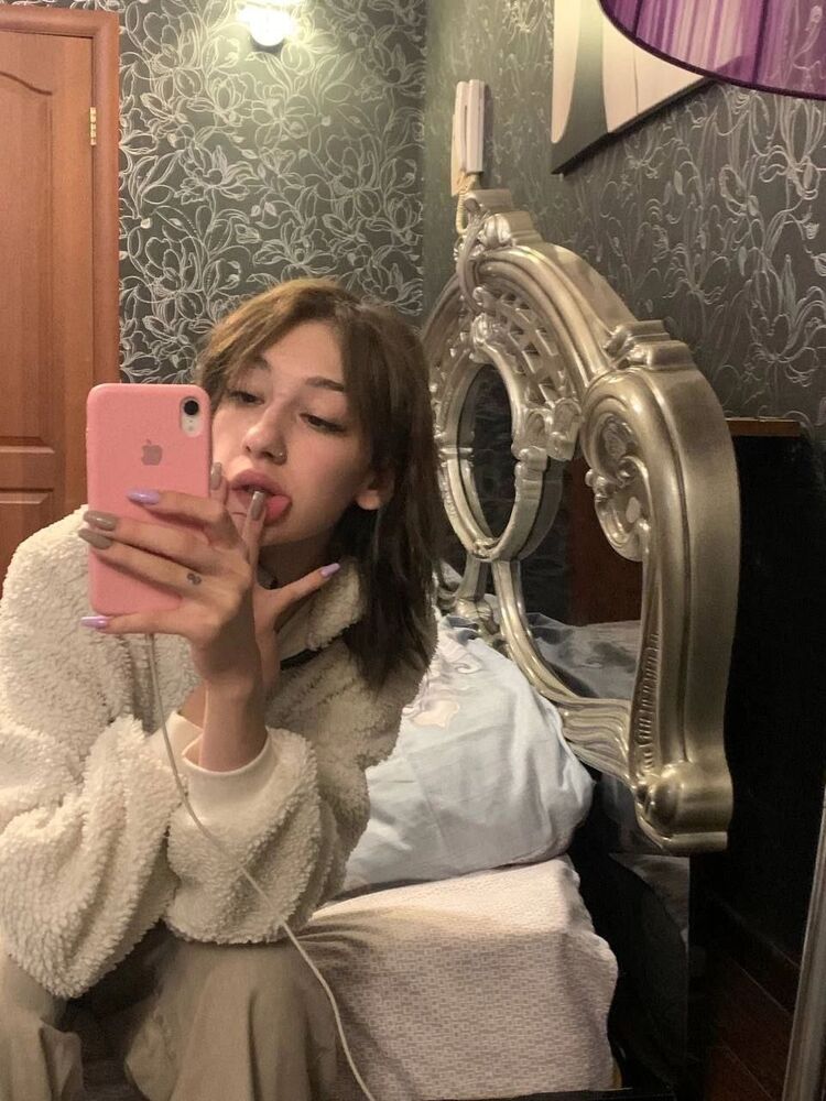  ,   Milanamays, 23 ,   ,   