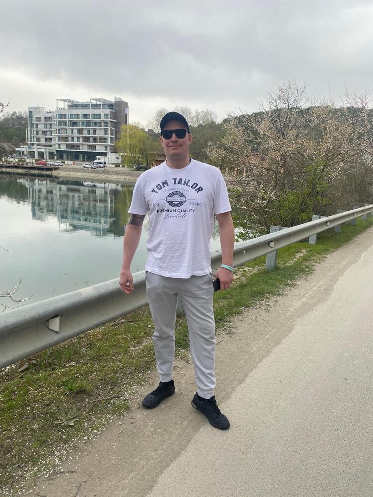  44041711  , 34 ,    --