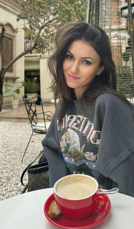  ,   Alana, 35 ,   c 